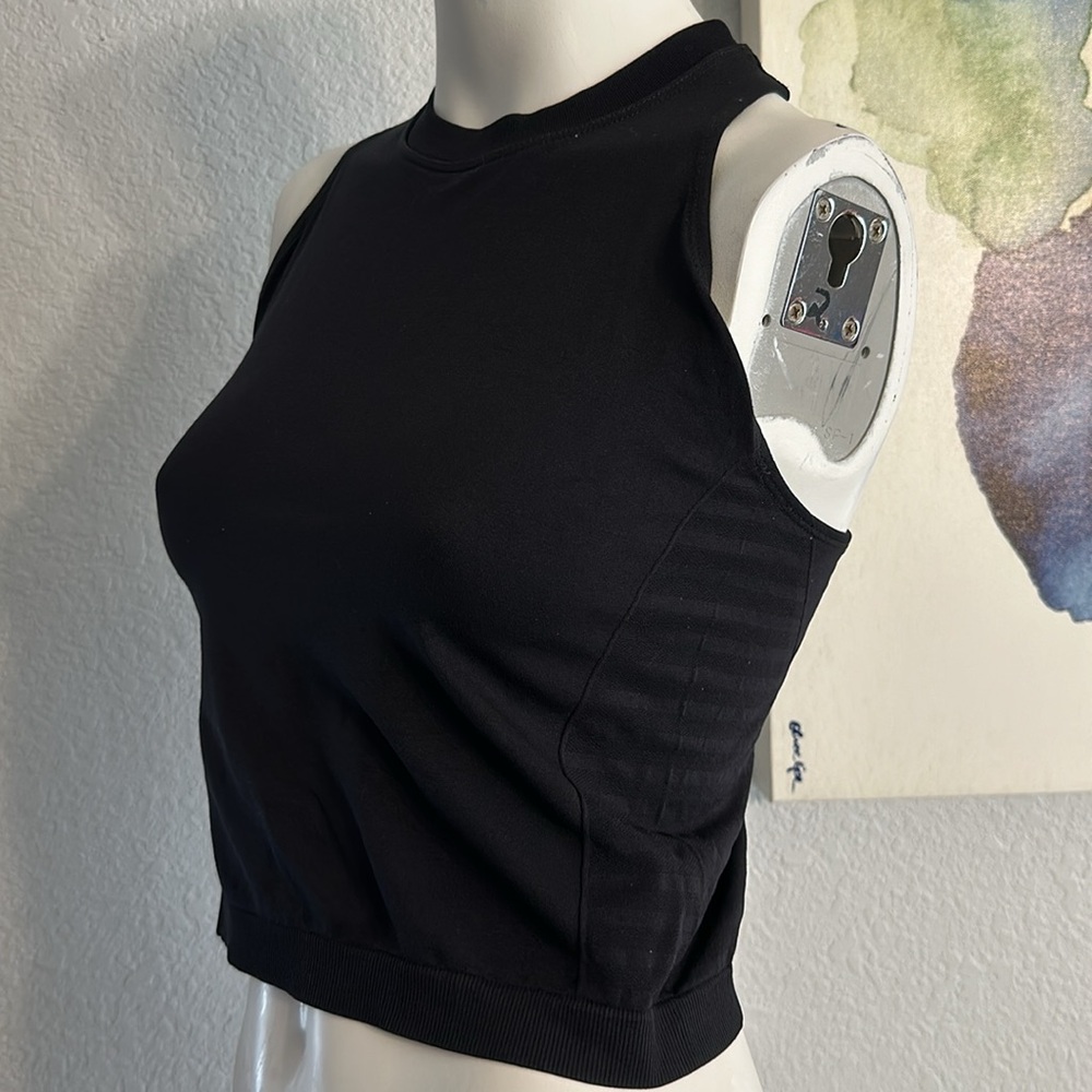 Zella Black Tank Top with Crew Neck and Sleeveless Design